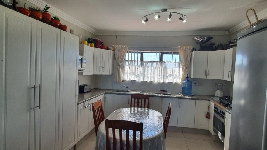 6 Bedroom Property for Sale in Shelly Beach KwaZulu-Natal
