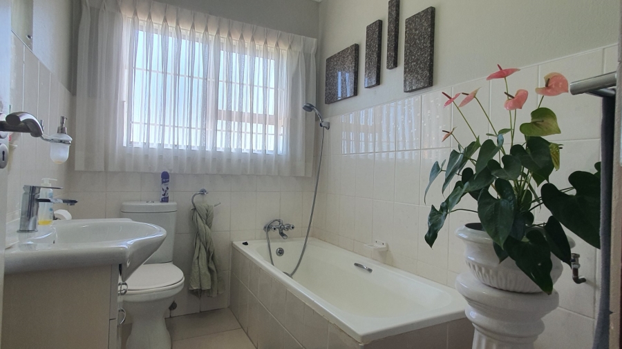 6 Bedroom Property for Sale in Shelly Beach KwaZulu-Natal