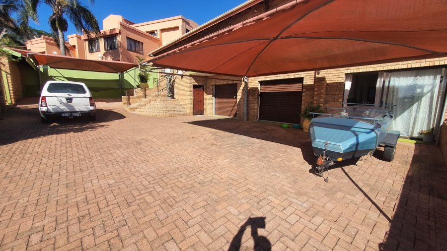6 Bedroom Property for Sale in Shelly Beach KwaZulu-Natal