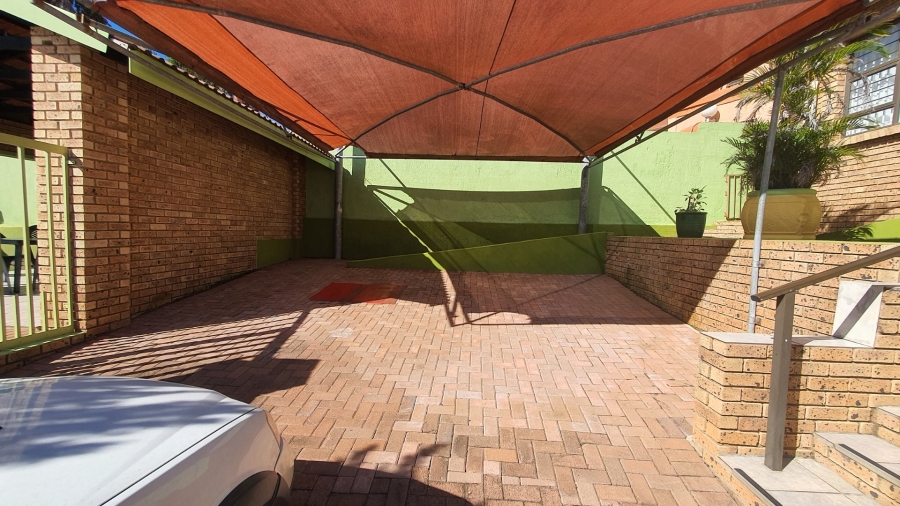 6 Bedroom Property for Sale in Shelly Beach KwaZulu-Natal