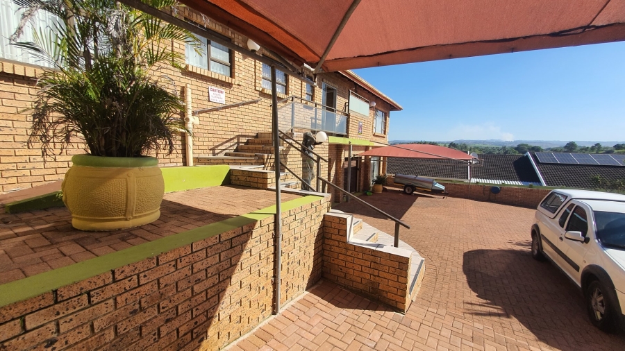 6 Bedroom Property for Sale in Shelly Beach KwaZulu-Natal