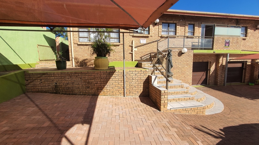 6 Bedroom Property for Sale in Shelly Beach KwaZulu-Natal