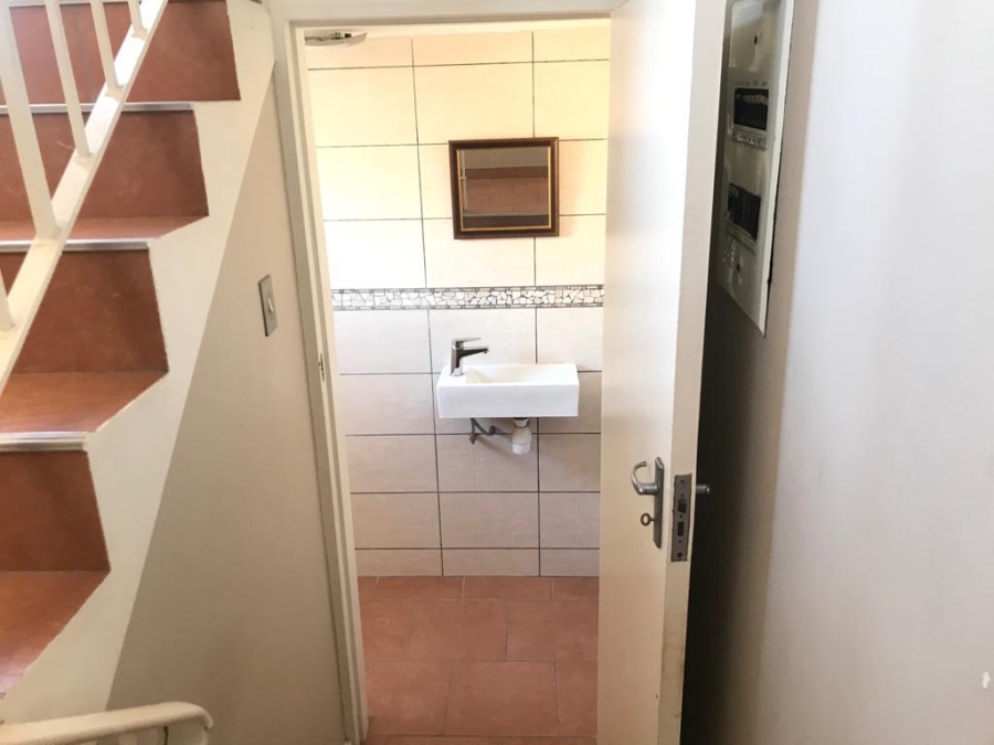2 Bedroom Property for Sale in Huttenheights KwaZulu-Natal