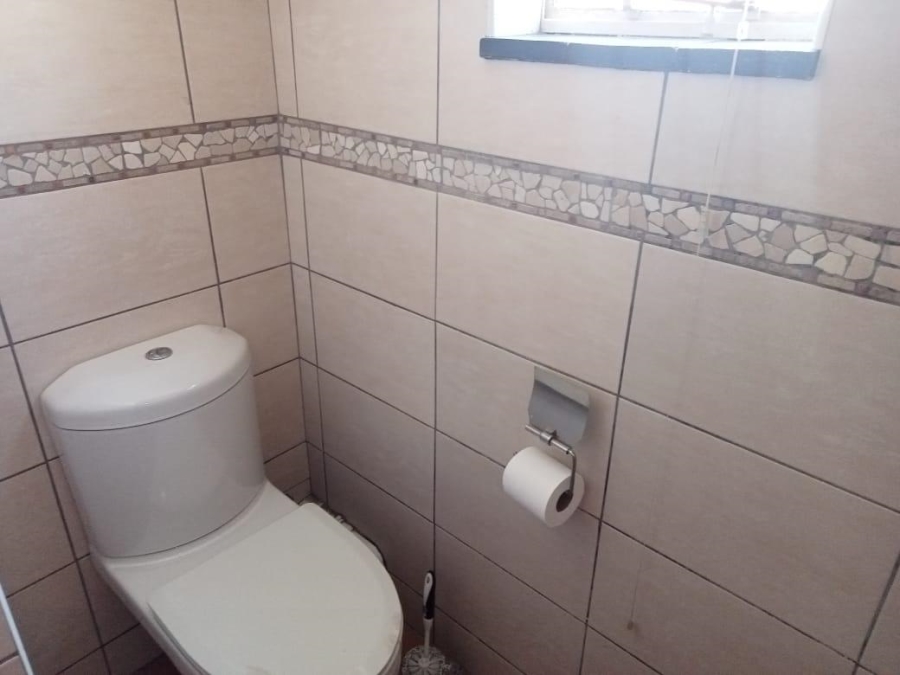 2 Bedroom Property for Sale in Huttenheights KwaZulu-Natal