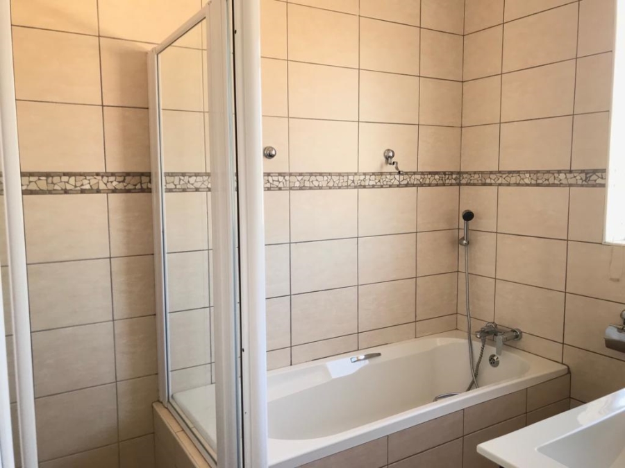 2 Bedroom Property for Sale in Huttenheights KwaZulu-Natal