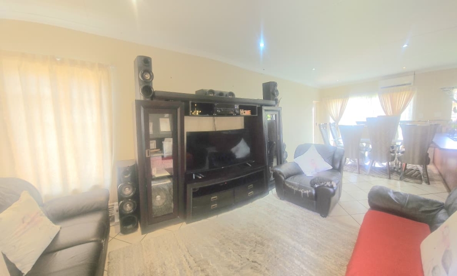 3 Bedroom Property for Sale in Huttenheights KwaZulu-Natal