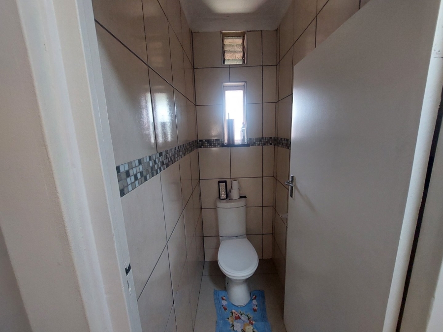 To Let 2 Bedroom Property for Rent in Essenwood KwaZulu-Natal
