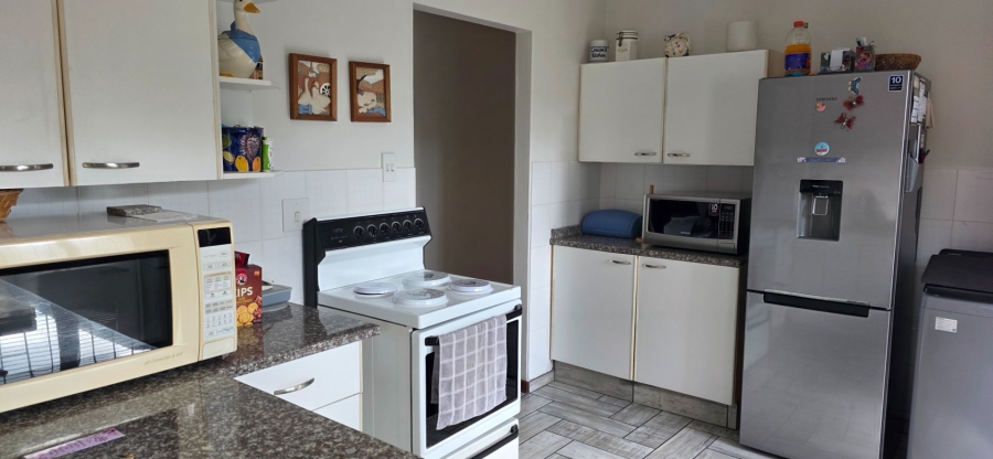 3 Bedroom Property for Sale in Umtentweni KwaZulu-Natal