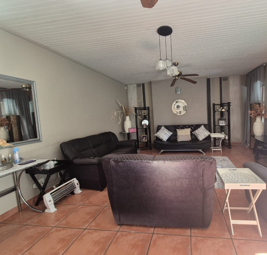 4 Bedroom Property for Sale in Huttenheights KwaZulu-Natal