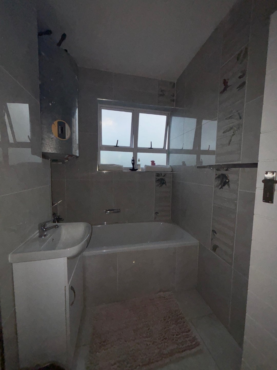 2 Bedroom Property for Sale in Amanzimtoti KwaZulu-Natal