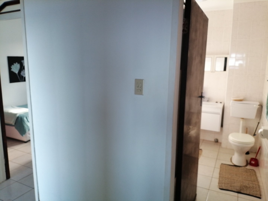 2 Bedroom Property for Sale in Uvongo KwaZulu-Natal