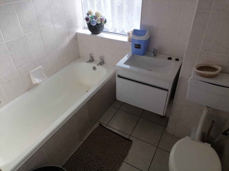 2 Bedroom Property for Sale in Uvongo KwaZulu-Natal