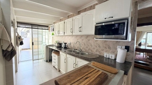 4 Bedroom Property for Sale in Uvongo KwaZulu-Natal