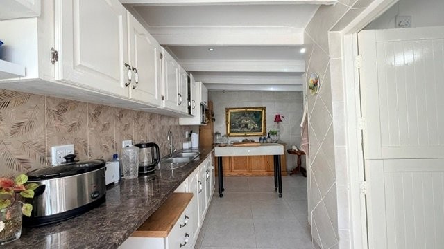 4 Bedroom Property for Sale in Uvongo KwaZulu-Natal