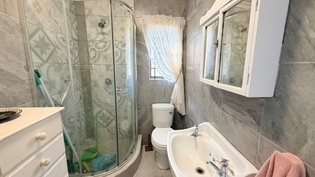 4 Bedroom Property for Sale in Uvongo KwaZulu-Natal