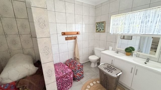 4 Bedroom Property for Sale in Uvongo KwaZulu-Natal
