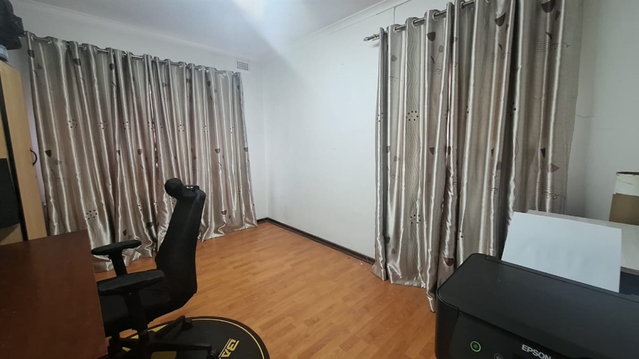 5 Bedroom Property for Sale in Reservoir Hills KwaZulu-Natal