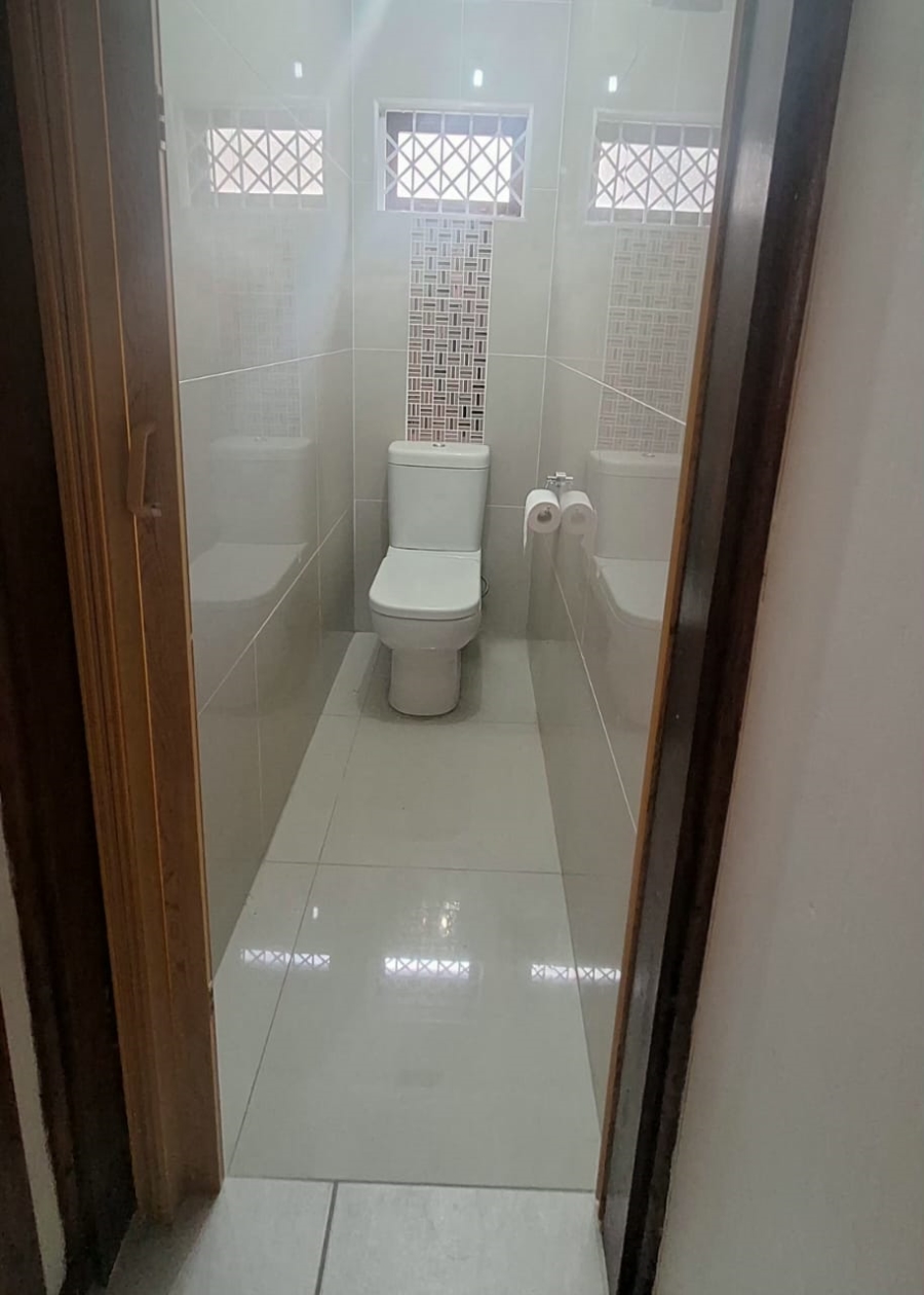 5 Bedroom Property for Sale in Reservoir Hills KwaZulu-Natal