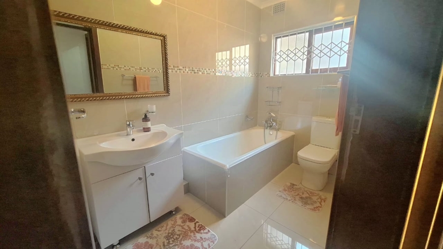 5 Bedroom Property for Sale in Reservoir Hills KwaZulu-Natal