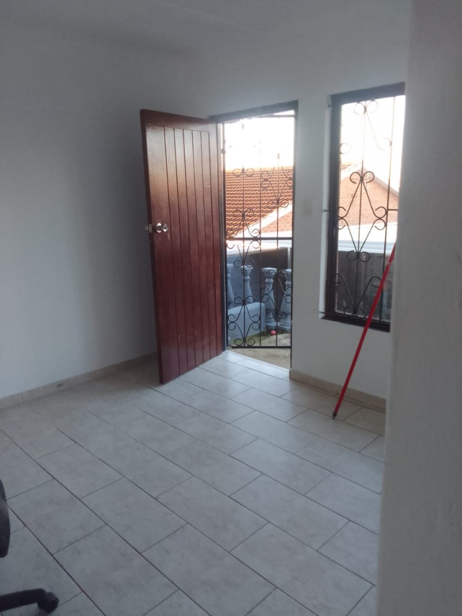 To Let 2 Bedroom Property for Rent in Crossmoor KwaZulu-Natal