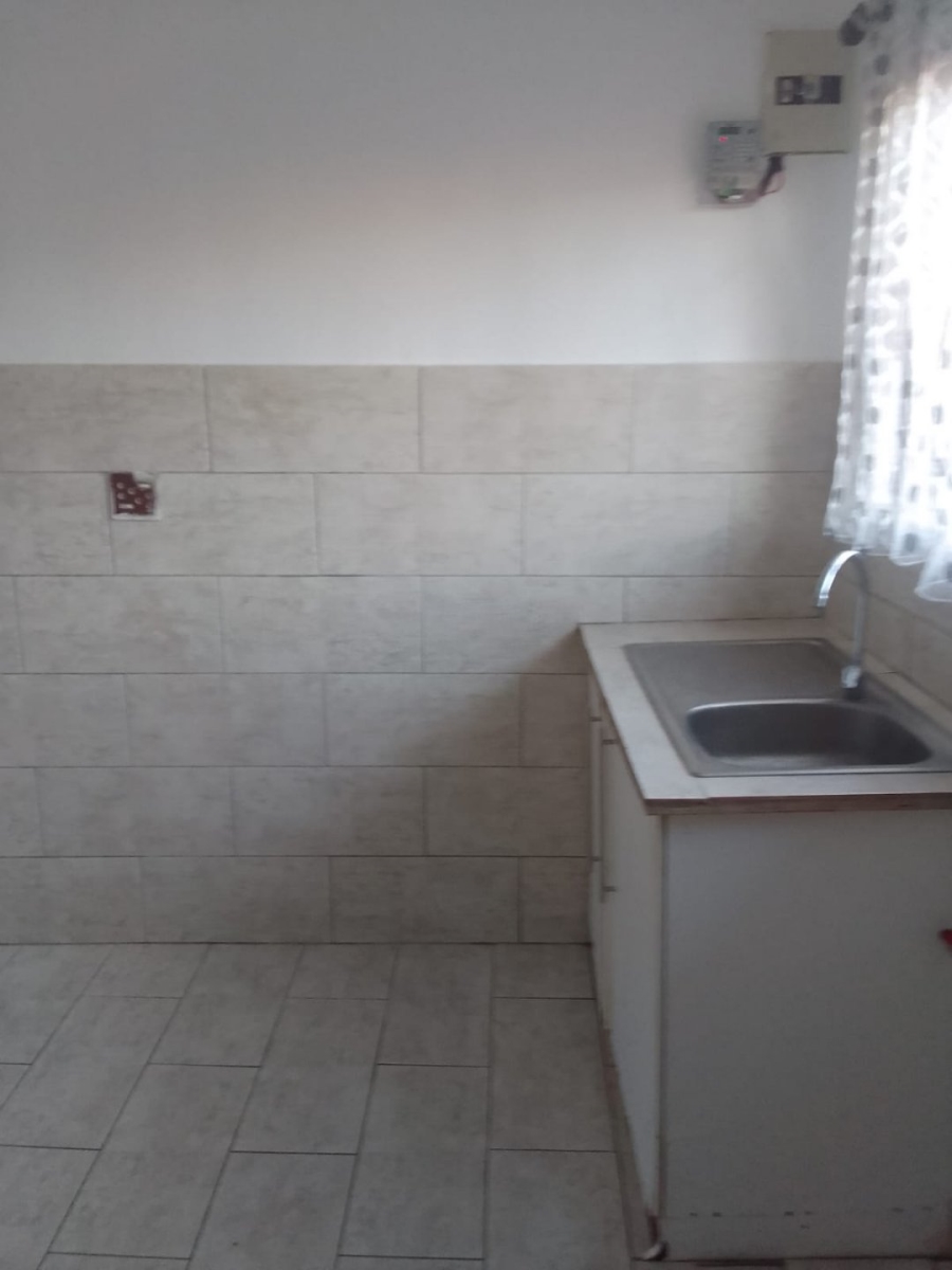 To Let 2 Bedroom Property for Rent in Crossmoor KwaZulu-Natal