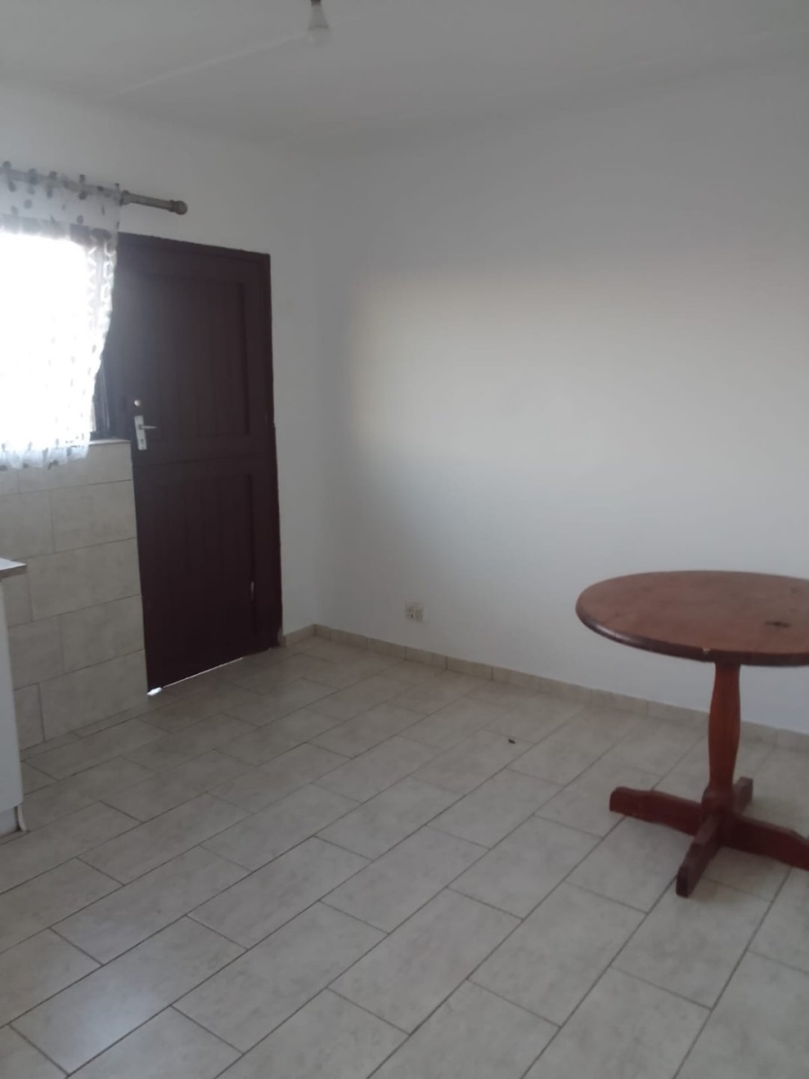 To Let 2 Bedroom Property for Rent in Crossmoor KwaZulu-Natal