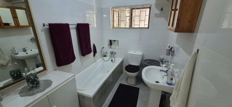 2 Bedroom Property for Sale in Anerley KwaZulu-Natal