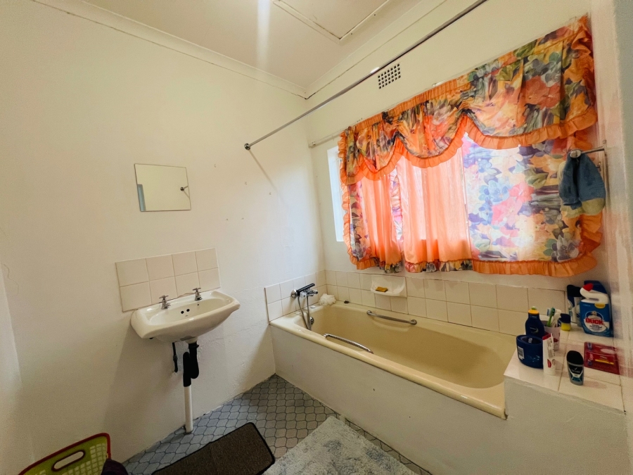 To Let 2 Bedroom Property for Rent in Aviary Hill KwaZulu-Natal