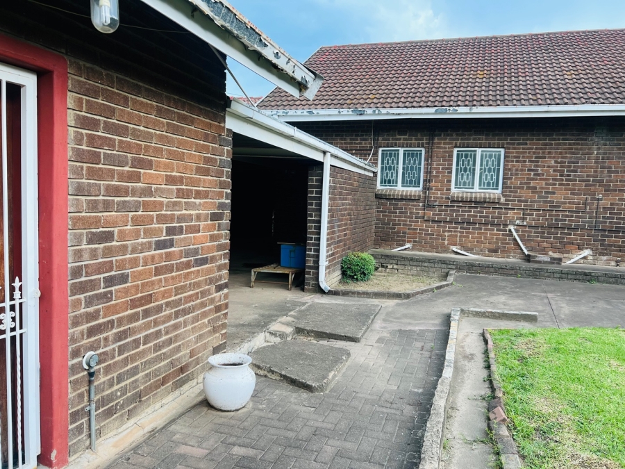 To Let 2 Bedroom Property for Rent in Aviary Hill KwaZulu-Natal