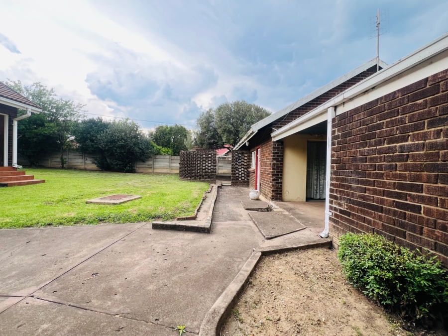 To Let 2 Bedroom Property for Rent in Aviary Hill KwaZulu-Natal