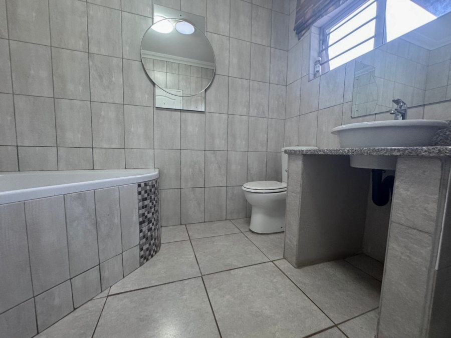 To Let 4 Bedroom Property for Rent in Signal Hill KwaZulu-Natal