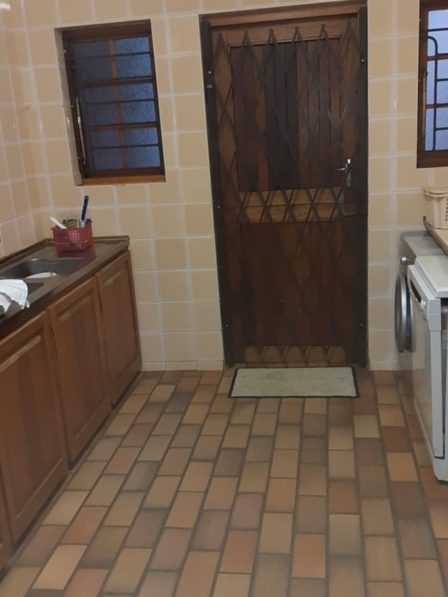 5 Bedroom Property for Sale in Umtentweni KwaZulu-Natal