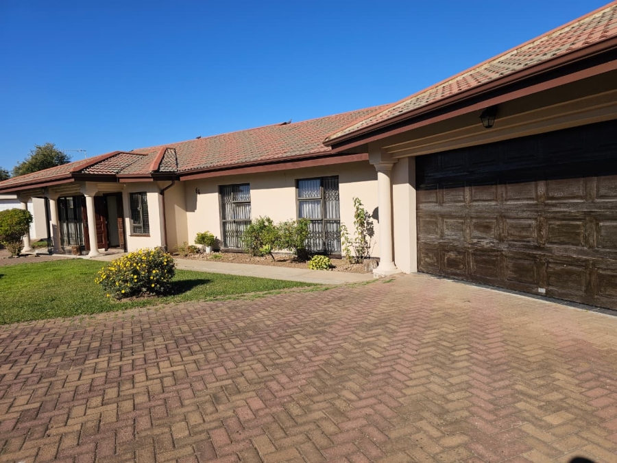4 Bedroom Property for Sale in Barry Hertzog Park KwaZulu-Natal