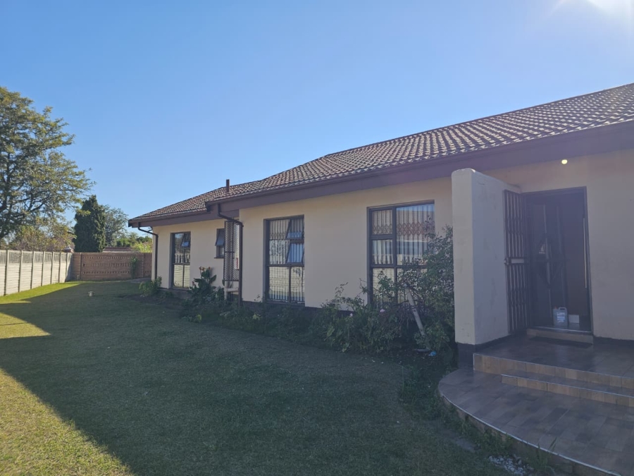 4 Bedroom Property for Sale in Barry Hertzog Park KwaZulu-Natal