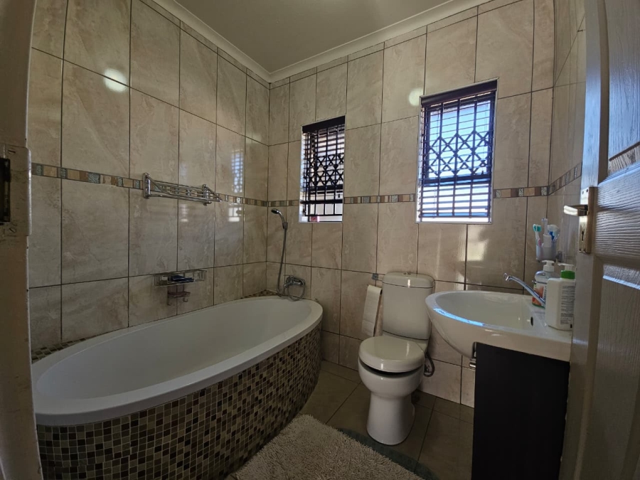 4 Bedroom Property for Sale in Barry Hertzog Park KwaZulu-Natal