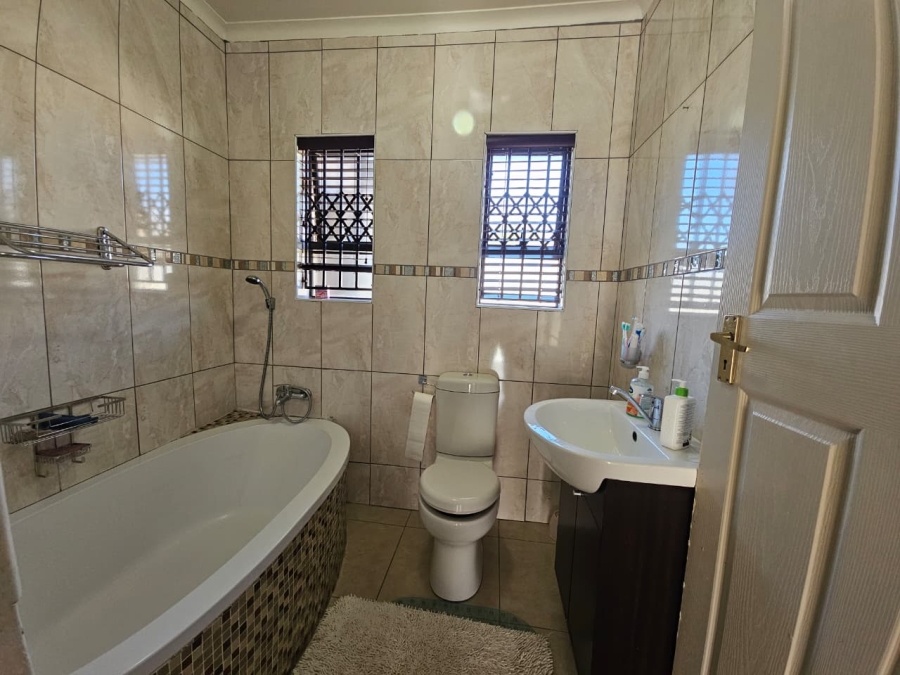 4 Bedroom Property for Sale in Barry Hertzog Park KwaZulu-Natal
