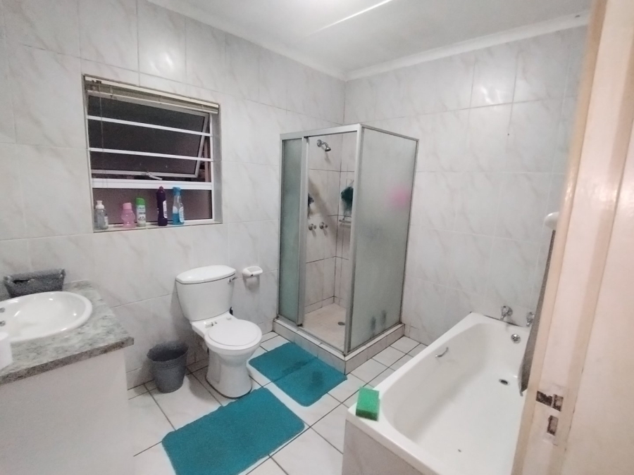 4 Bedroom Property for Sale in Uvongo KwaZulu-Natal