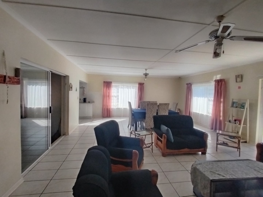 4 Bedroom Property for Sale in Uvongo KwaZulu-Natal