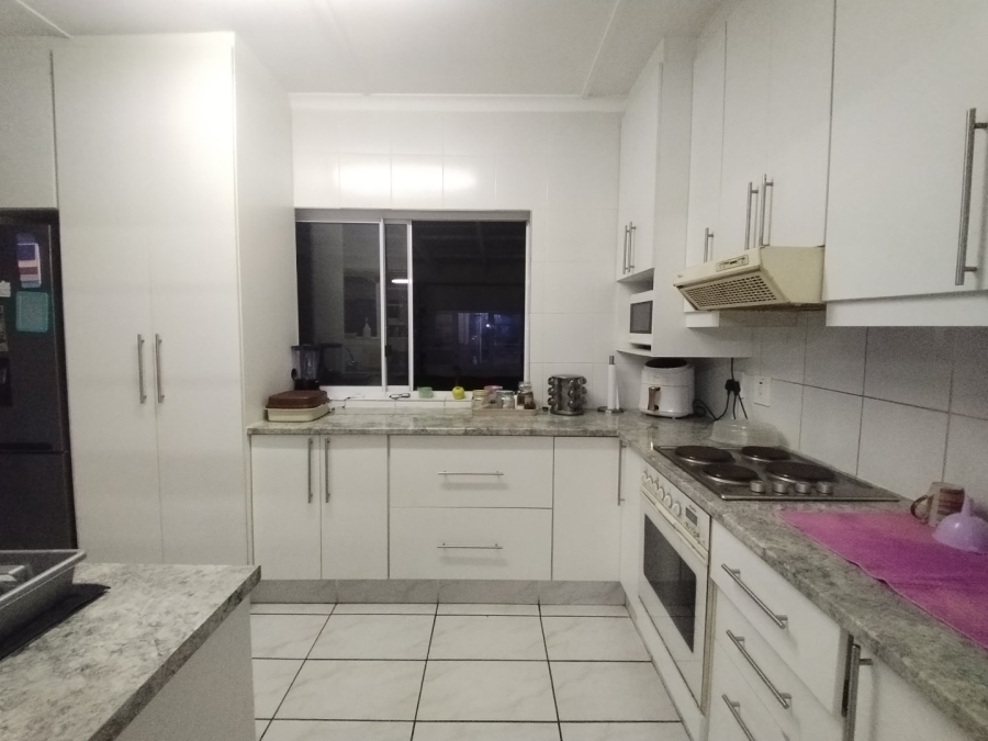 4 Bedroom Property for Sale in Uvongo KwaZulu-Natal