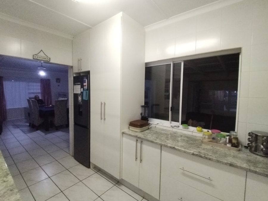 4 Bedroom Property for Sale in Uvongo KwaZulu-Natal