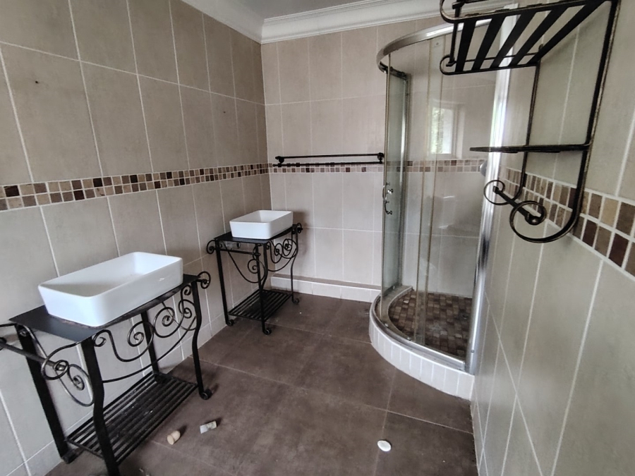 5 Bedroom Property for Sale in St Michaels On Sea KwaZulu-Natal