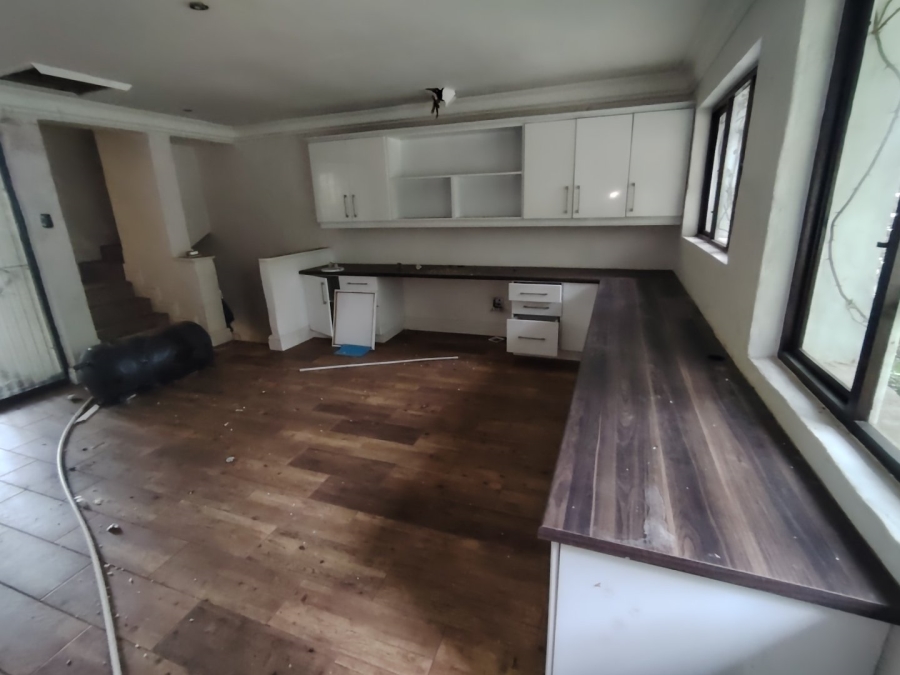 5 Bedroom Property for Sale in St Michaels On Sea KwaZulu-Natal