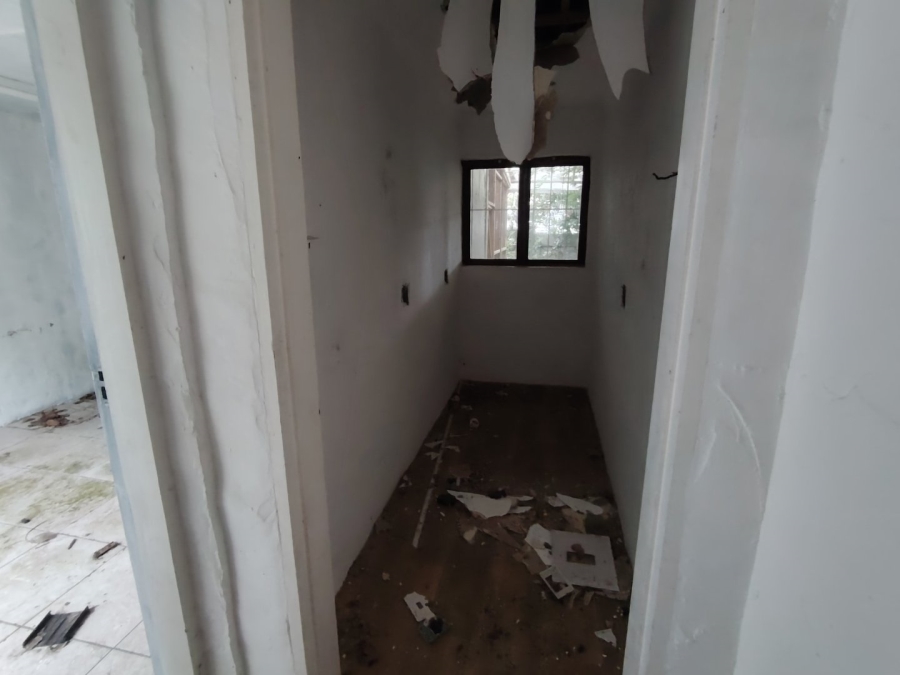5 Bedroom Property for Sale in St Michaels On Sea KwaZulu-Natal
