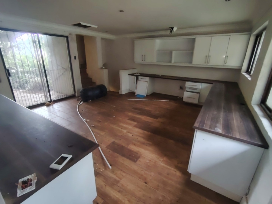 5 Bedroom Property for Sale in St Michaels On Sea KwaZulu-Natal