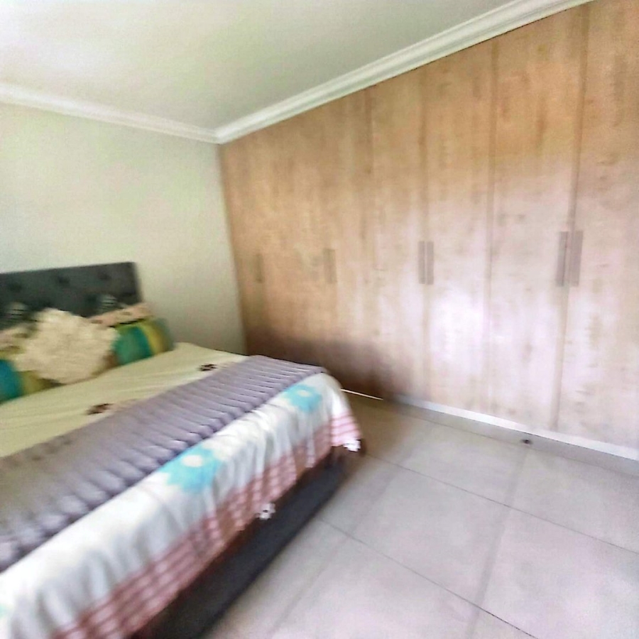 2 Bedroom Property for Sale in Kloof KwaZulu-Natal