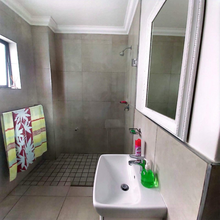 2 Bedroom Property for Sale in Kloof KwaZulu-Natal