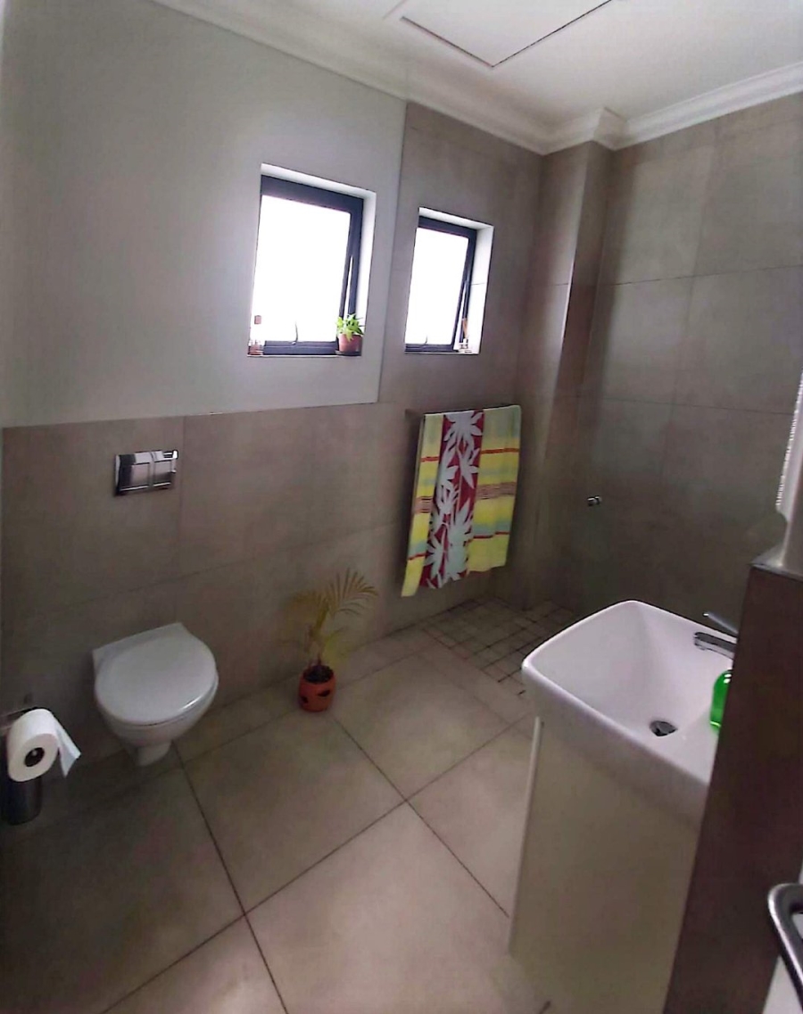2 Bedroom Property for Sale in Kloof KwaZulu-Natal