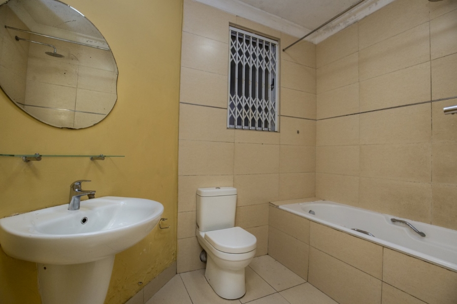 1 Bedroom Property for Sale in Essenwood KwaZulu-Natal