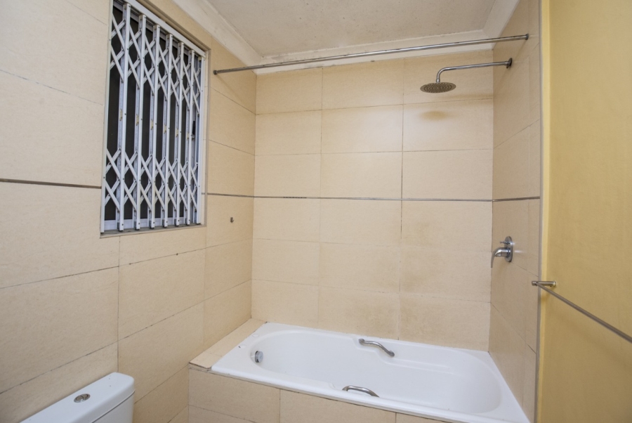 1 Bedroom Property for Sale in Essenwood KwaZulu-Natal
