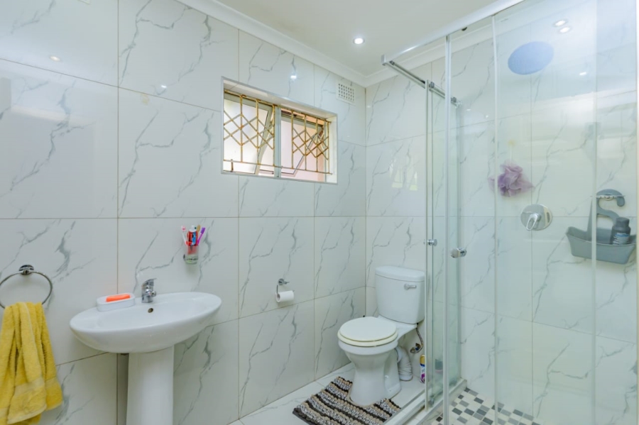 4 Bedroom Property for Sale in Queensburgh KwaZulu-Natal